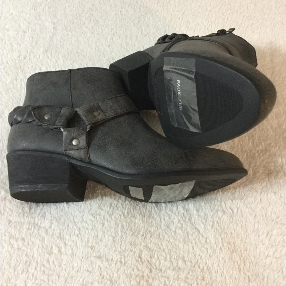 Boots - Picture 4 of 5